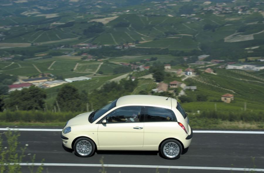 Lancia Ypsilon 2003 года  (фото 74 из 114)
